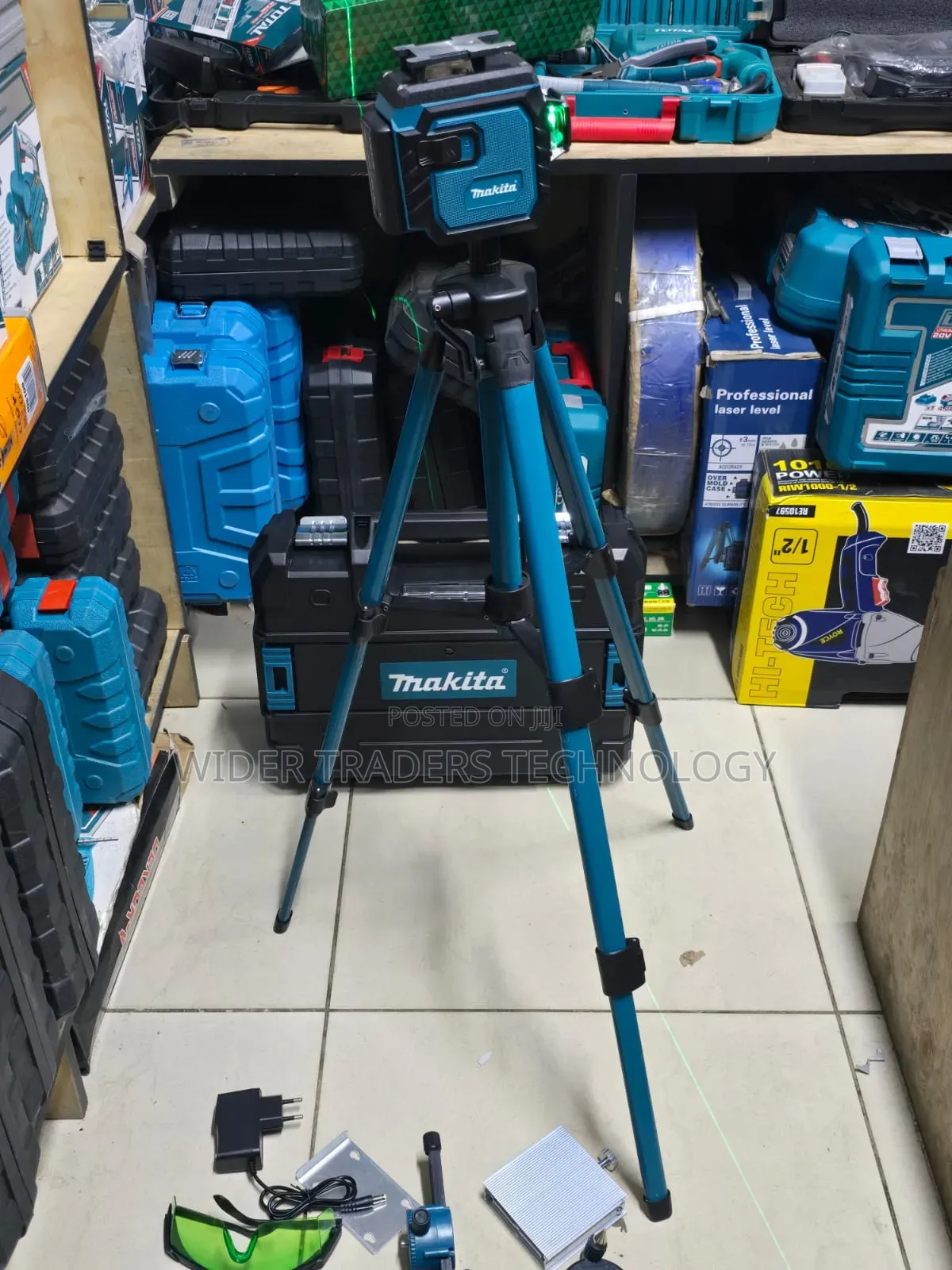 Makita Lesser Level.
2 Batteries 
With 1.2m Lesser Stand