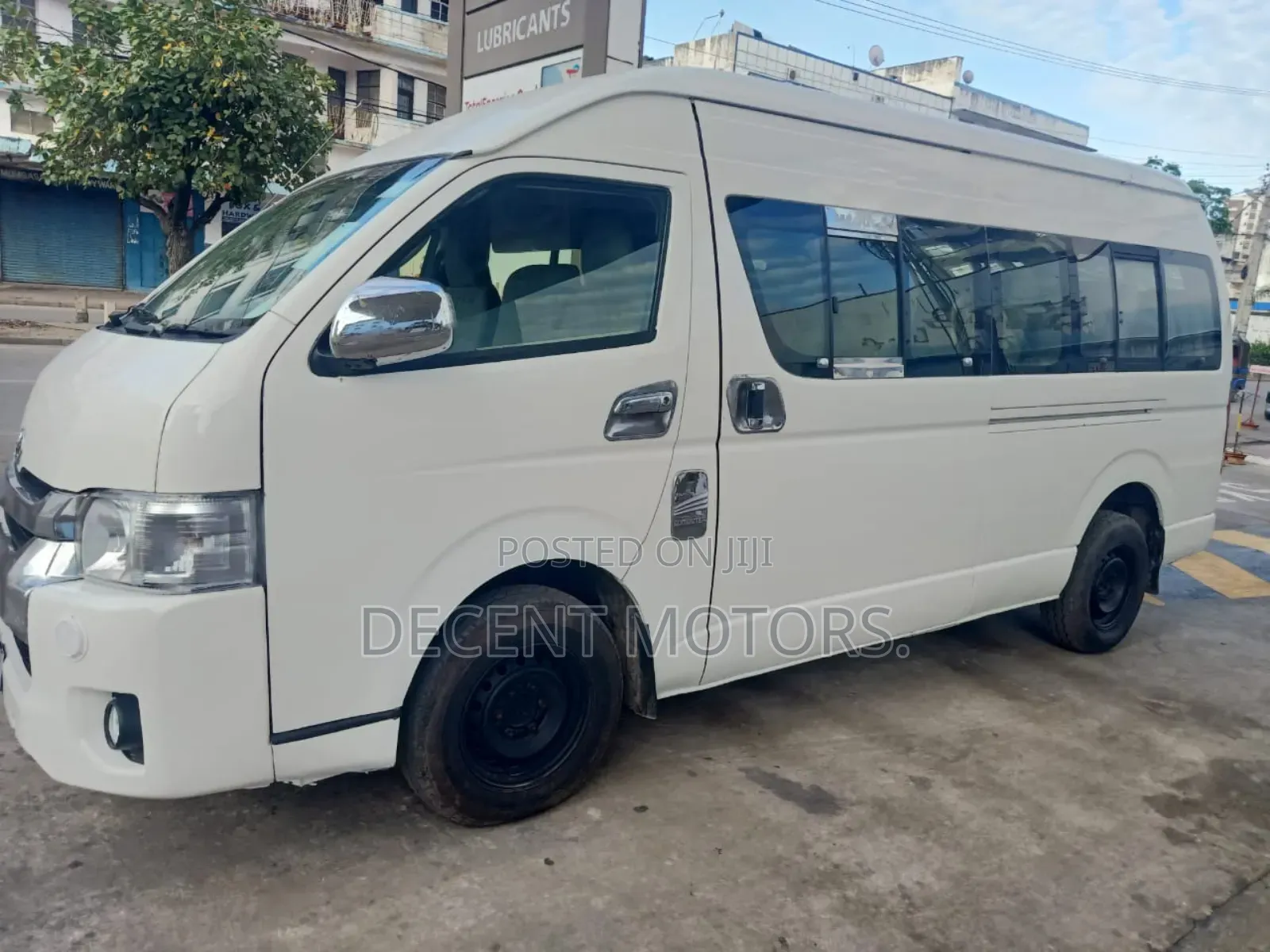 Toyota HiAce 2015 White