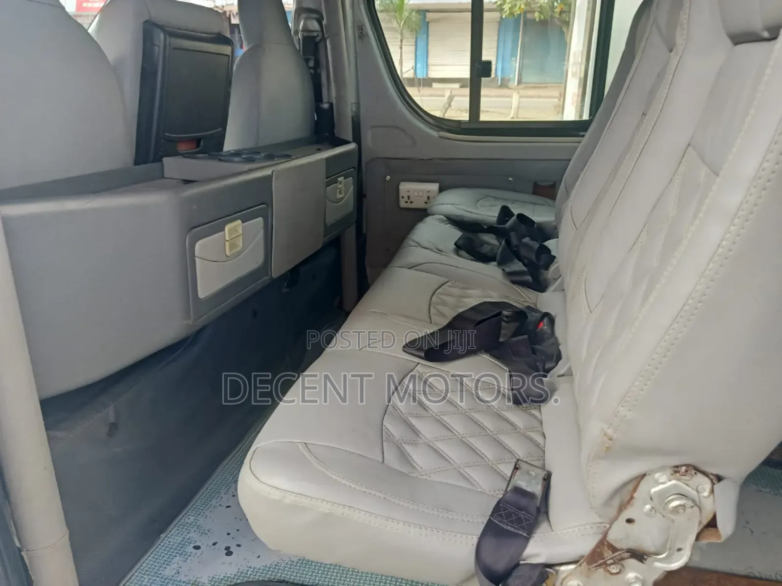 Toyota HiAce 2015 White
