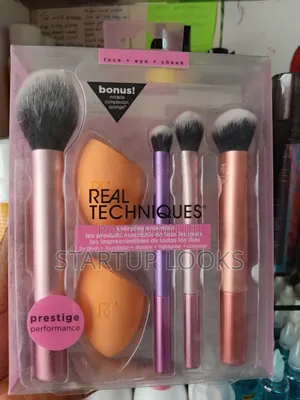 Real Techniques Makeup Brushes Set + 2pcs Blender