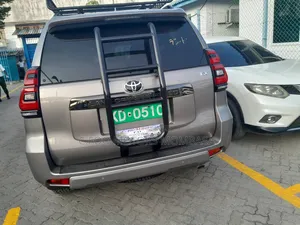 Toyota Grand HiAce 2018 White