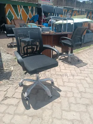 1m Lockable Office Desk With Black Mesh Chair Hd2kf