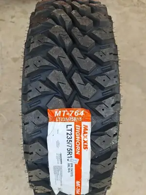 235 /75 R15 Maxxis (Mud Terrain) Commercial.