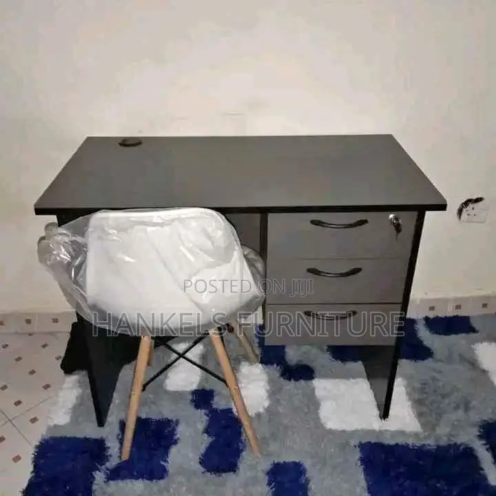 Eames 0.9m Study Desk