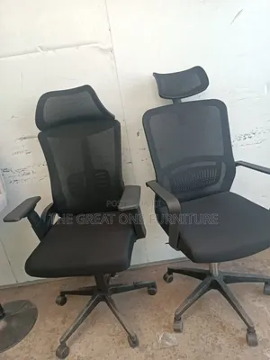 Headrest Swivel Mesh Office Chair in Black Fg6tr