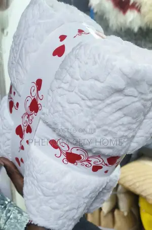 Pure Elegant White Geometric Throw Blankets