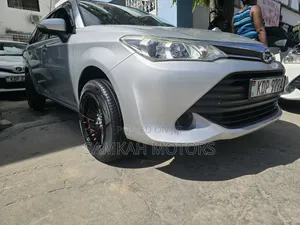 Toyota Corolla Fielder 2017 Silver