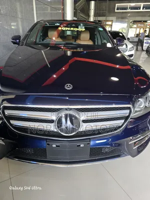Mercedes-Benz E300 2019 Blue
