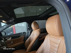 Mercedes-Benz E300 2019 Blue