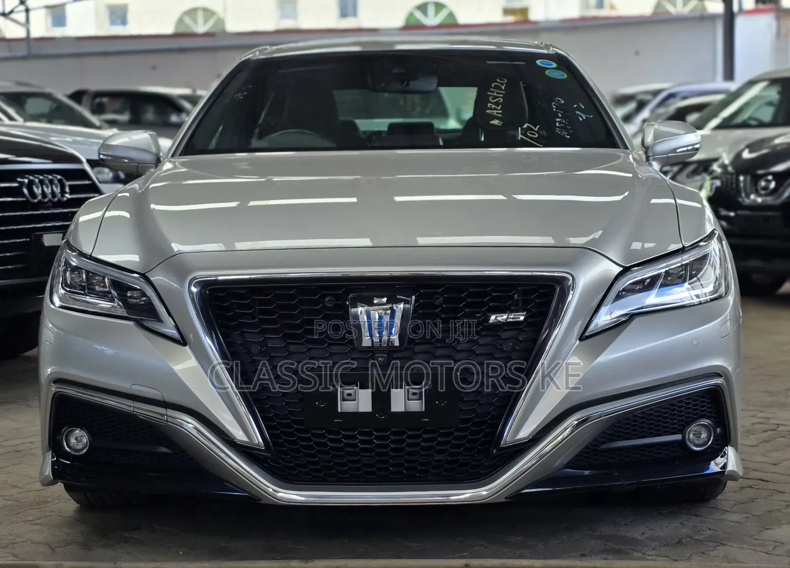 Toyota Crown 2018 Silver