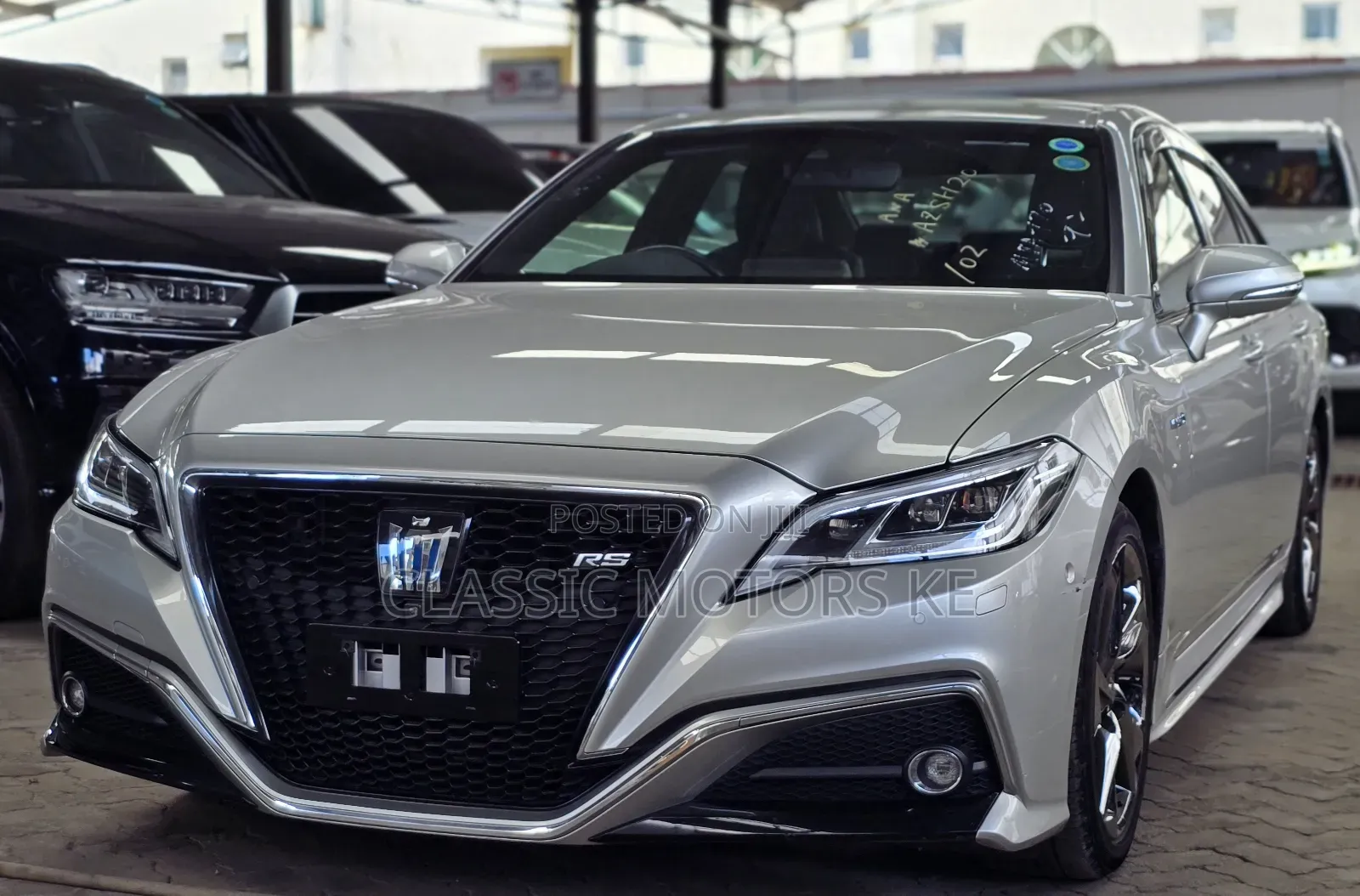 Toyota Crown 2018 Silver