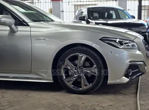 Toyota Crown 2018 Silver