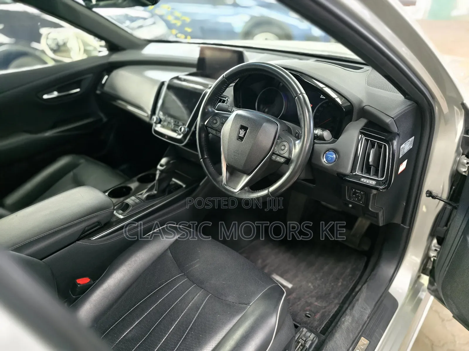 Toyota Crown 2018 Silver