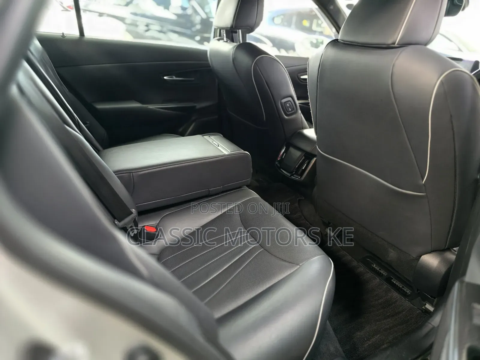 Toyota Crown 2018 Silver