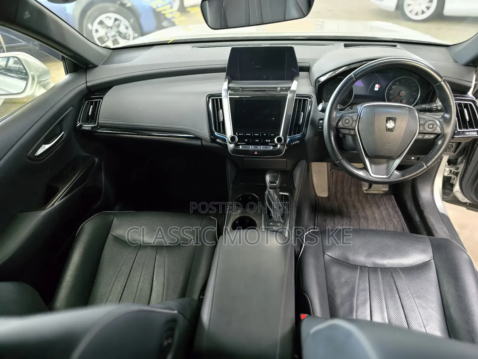 Toyota Crown 2018 Silver