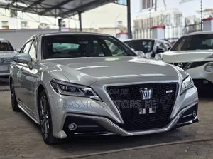 Toyota Crown 2018 Silver