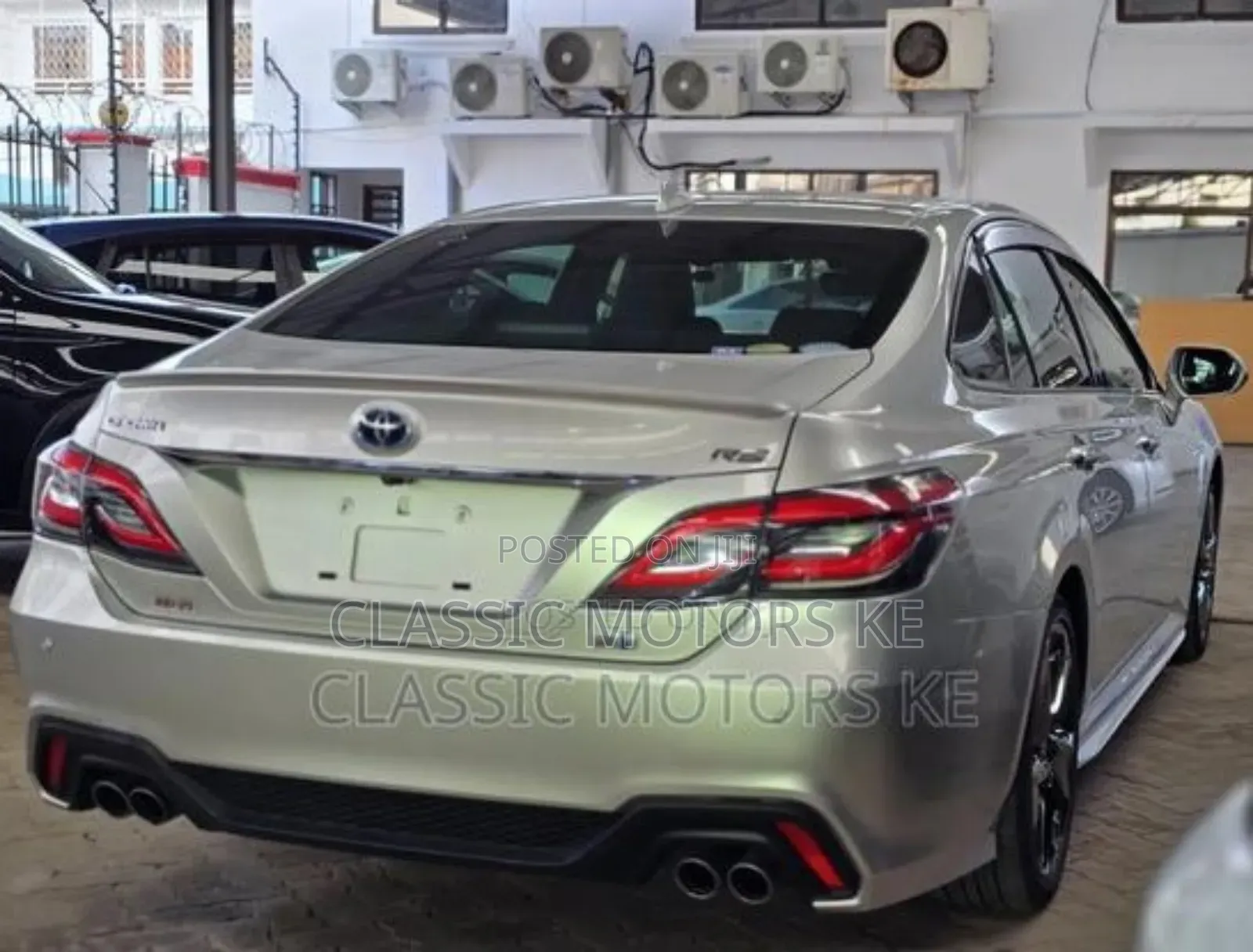 Toyota Crown 2018 Silver
