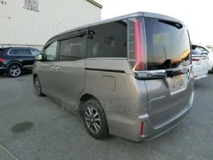 Toyota Esquire 2019 Brown