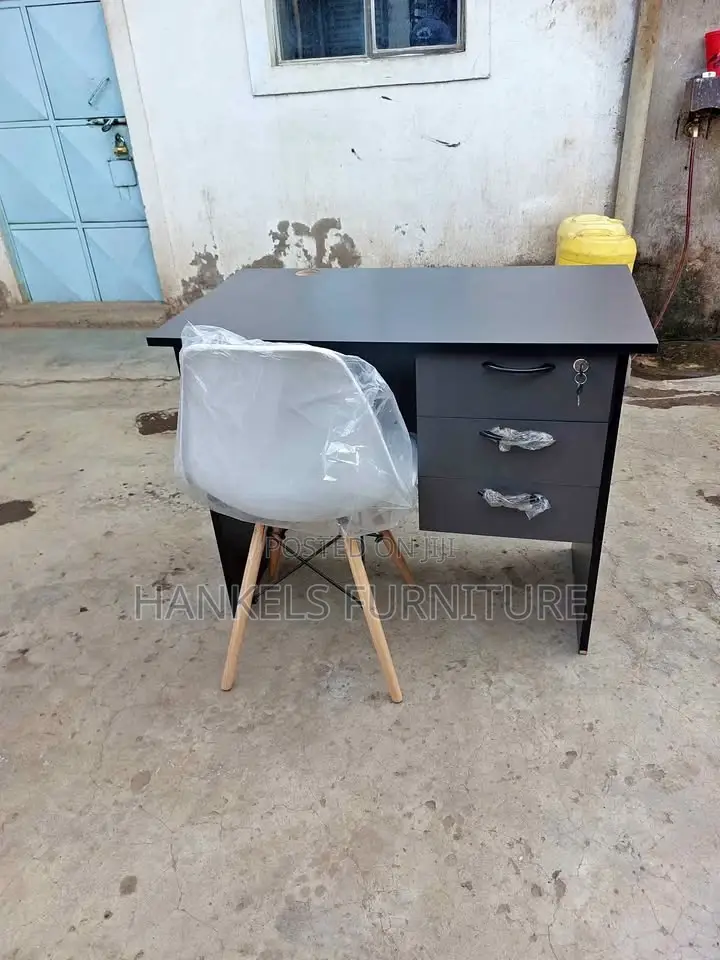 0.9m Gray Desk and Eames Chair