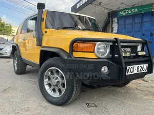 Toyota FJ Cruiser 2x4 Automatic 2011 Yellow