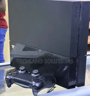 Nearly New Playstation 4 Standard
