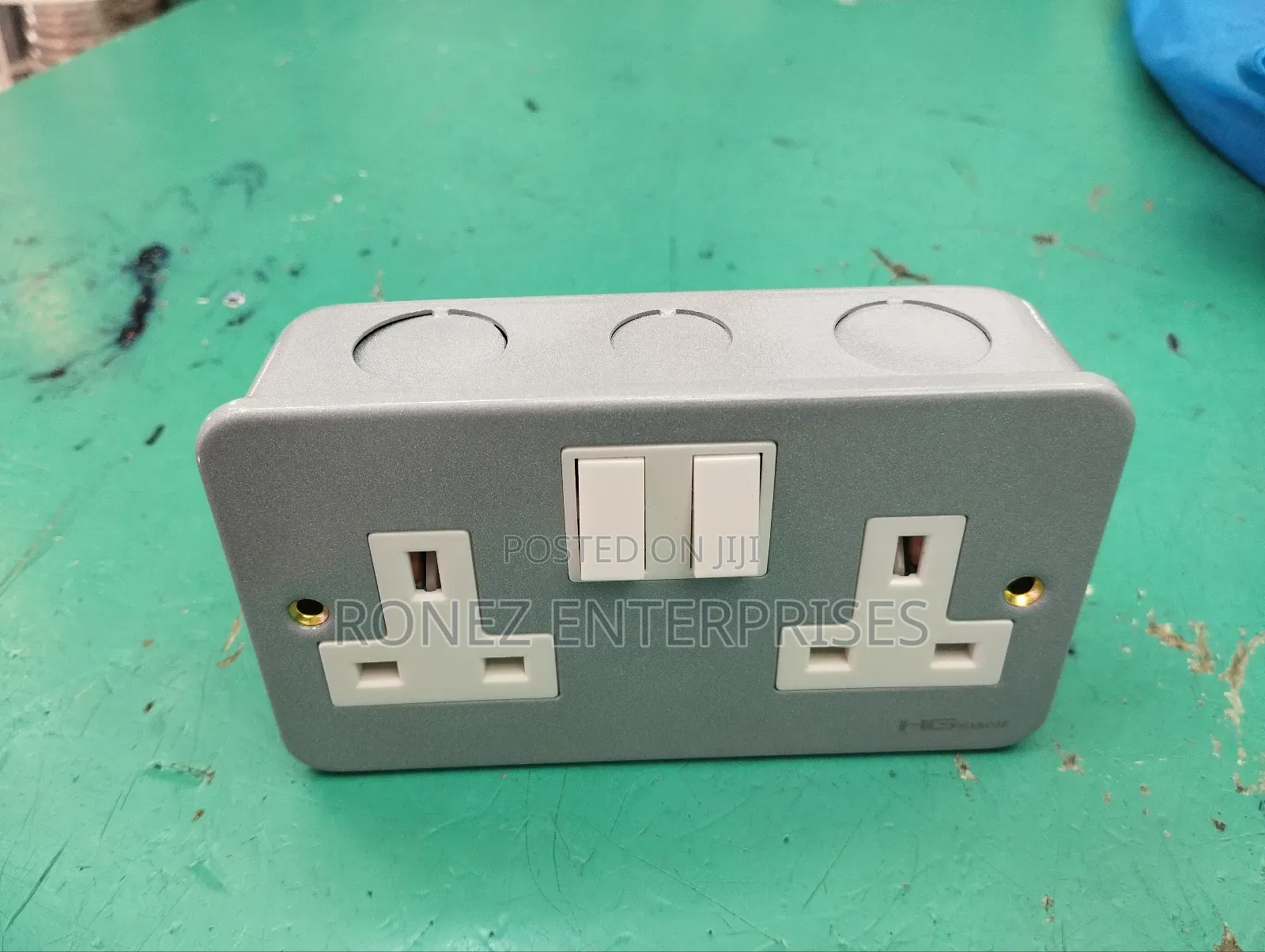Metallic Twin Socket Unique Mts4c