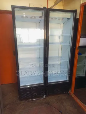 Showcase Chiller Almost New