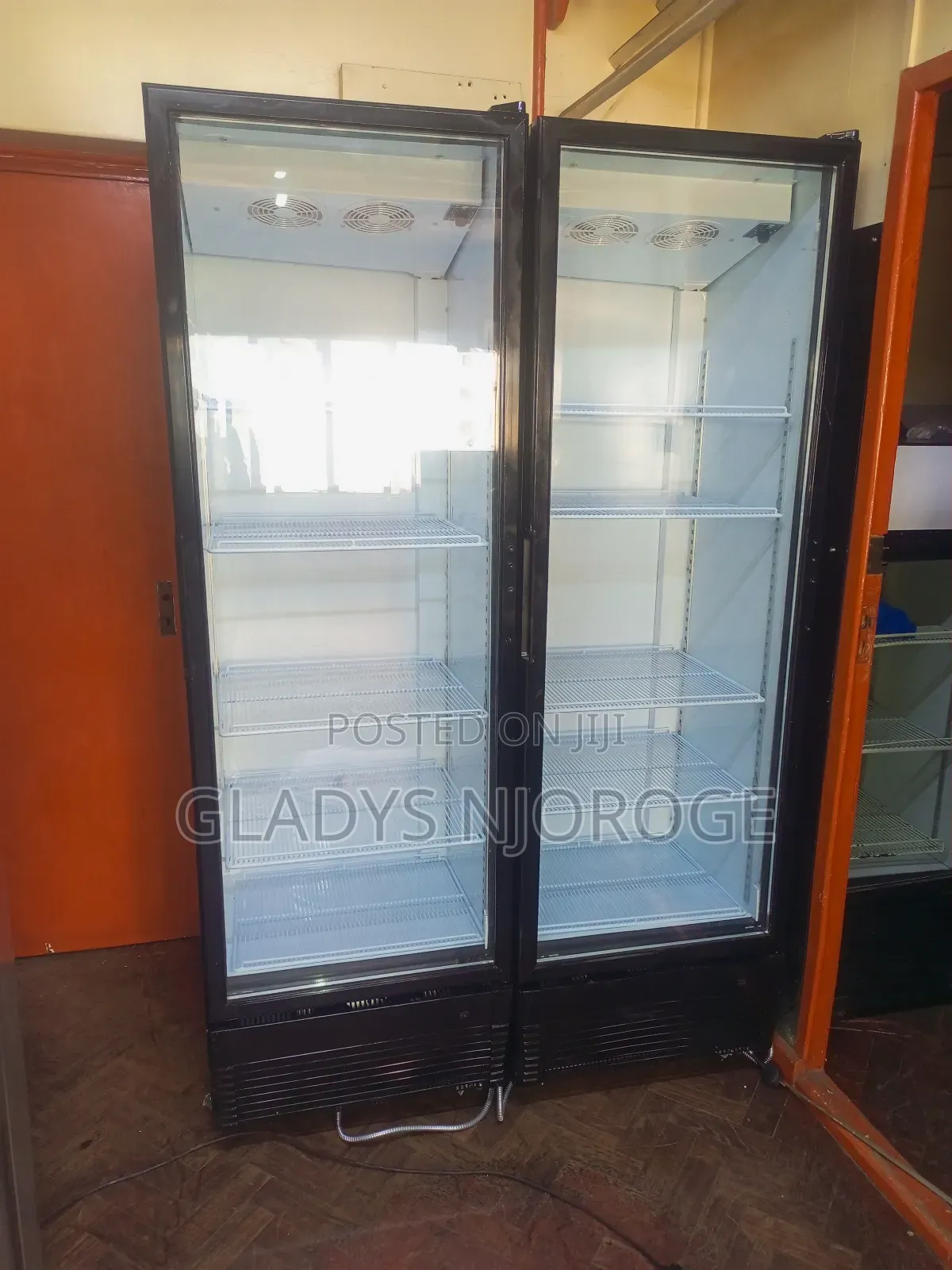 Showcase Chiller Almost New