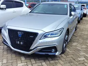 Toyota Crown 2018 Silver
