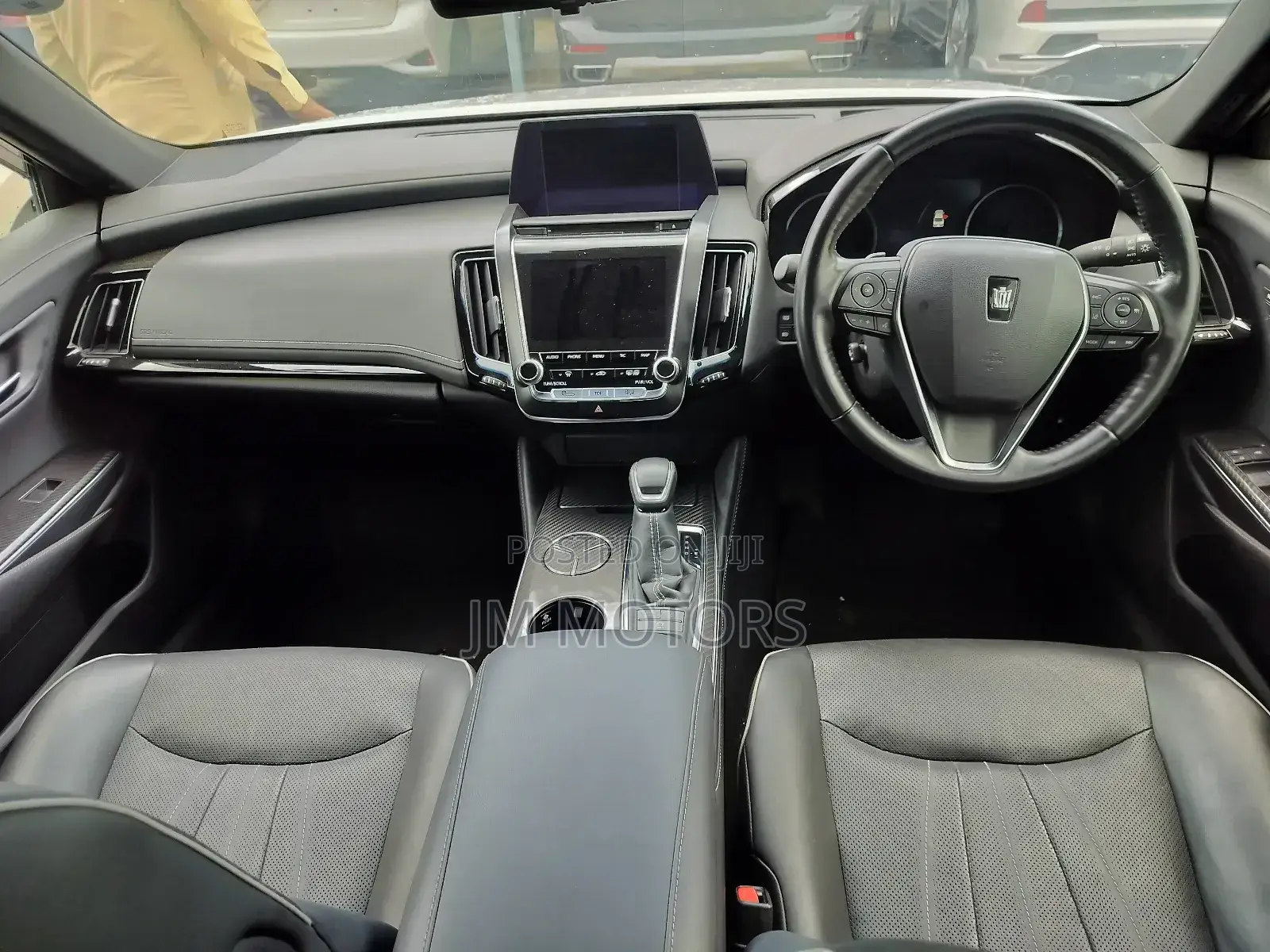 Toyota Crown 2018 Silver