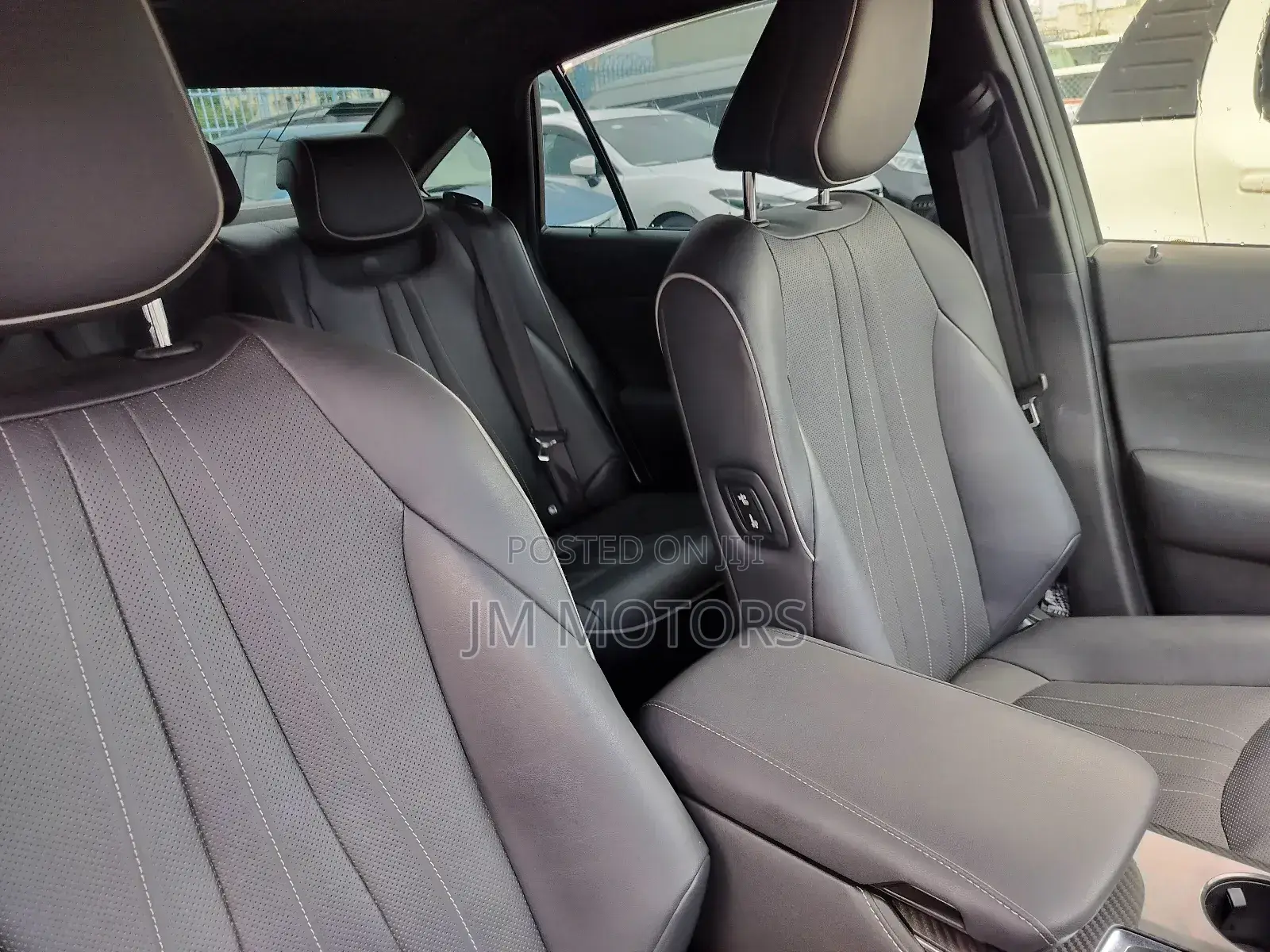 Toyota Crown 2018 Silver