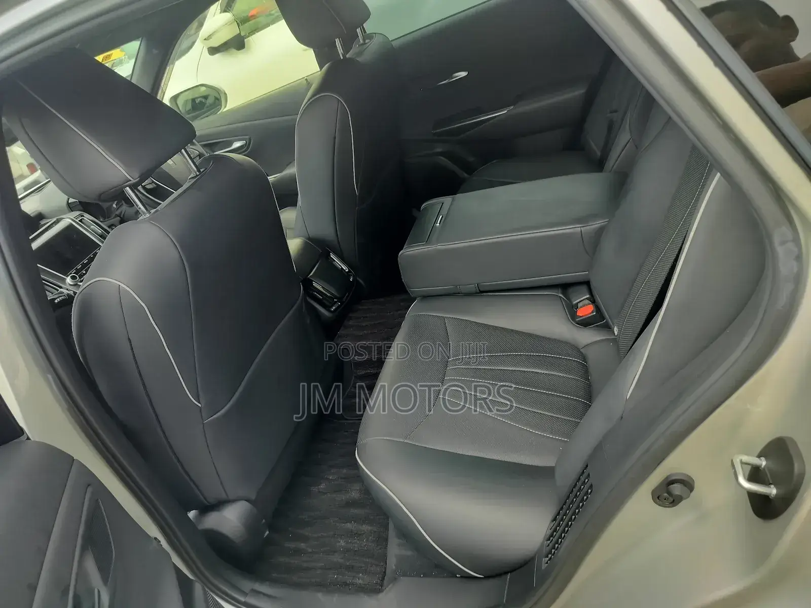 Toyota Crown 2018 Silver