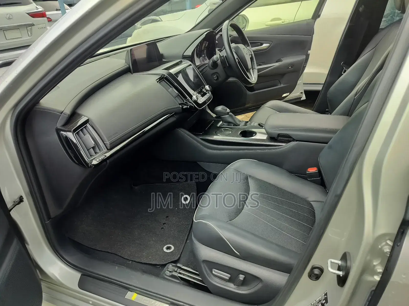 Toyota Crown 2018 Silver