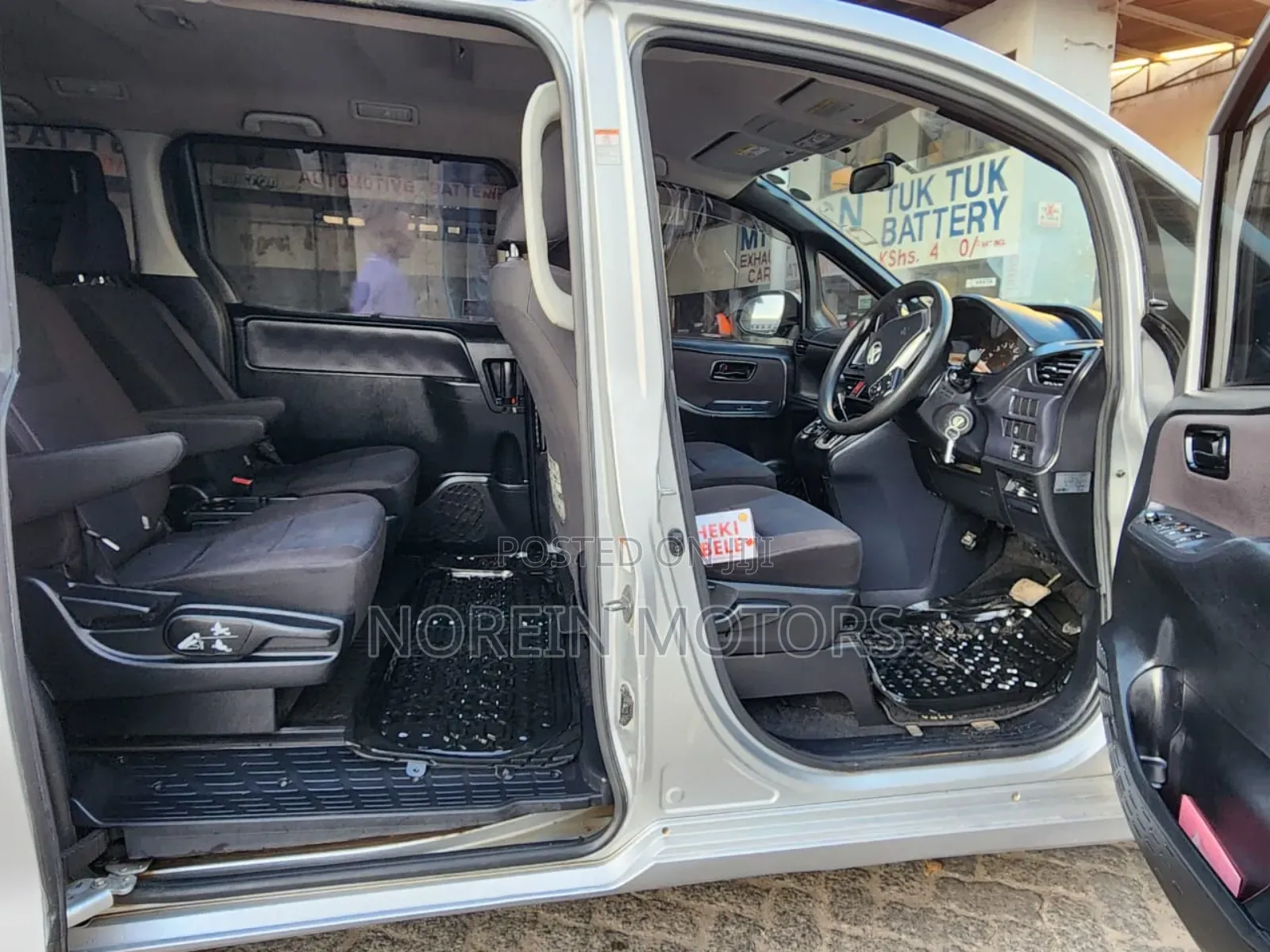Toyota Voxy 2015 Silver