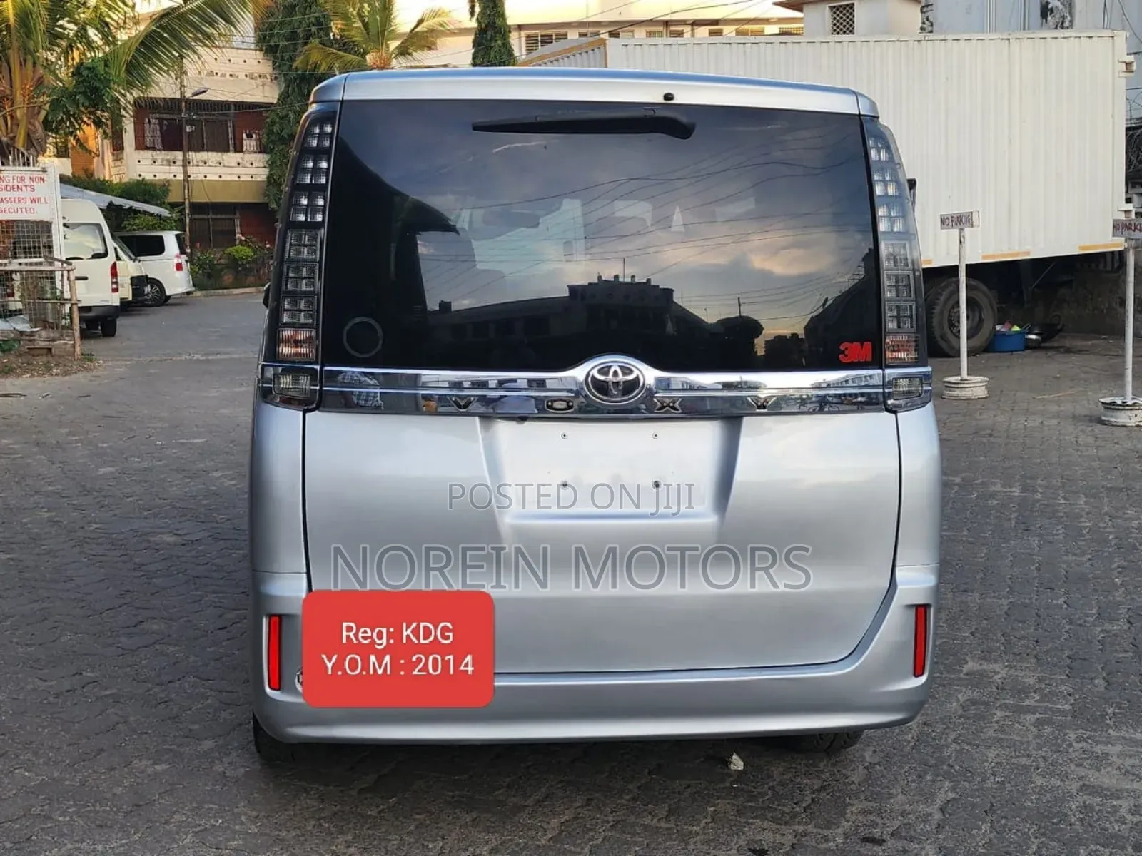 Toyota Voxy 2015 Silver