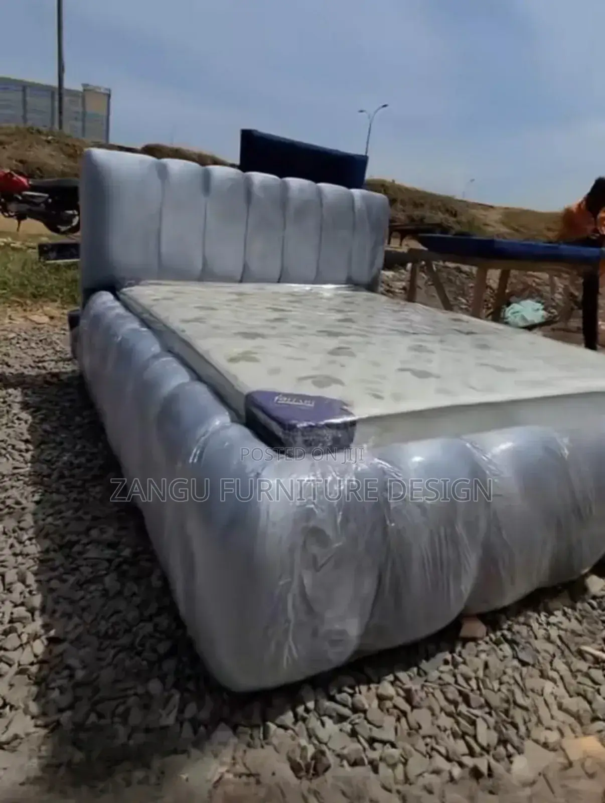 Pompous Bubble Bed