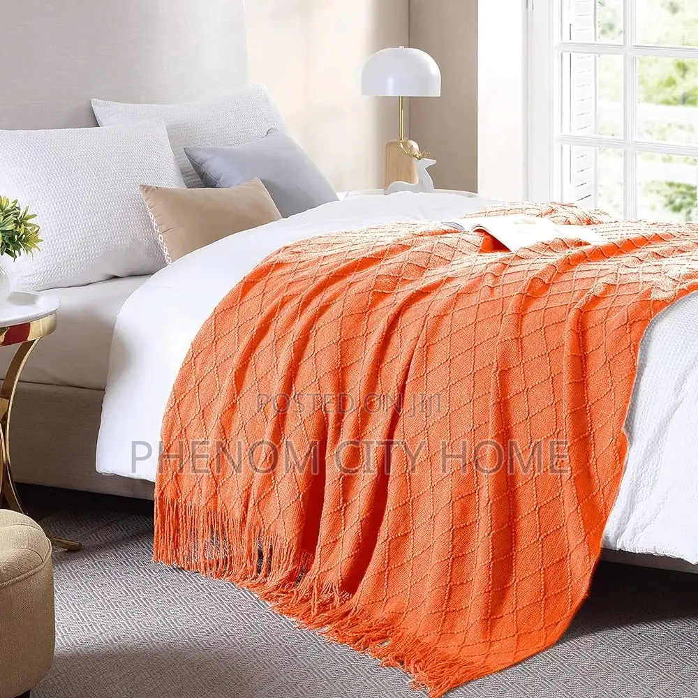 High-Quality Knitted Throw Blankets With Tassels
