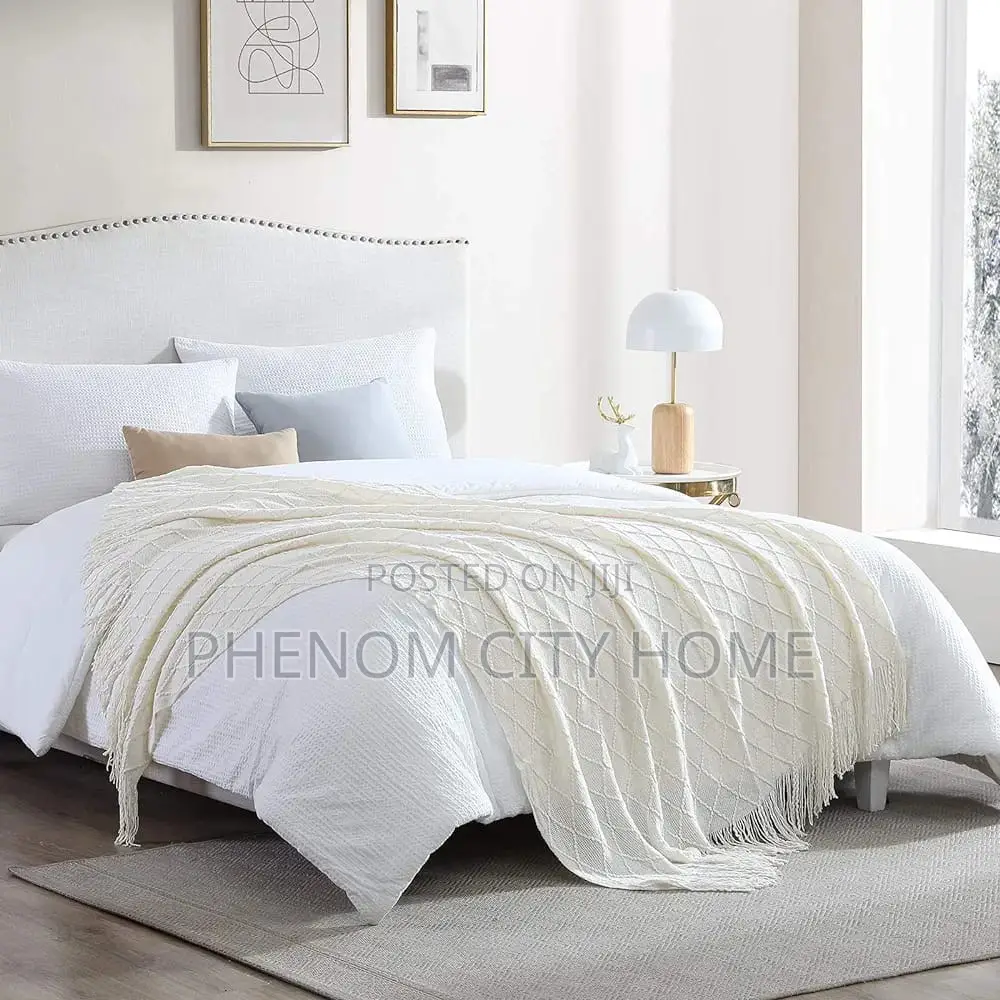 Decorative Jacquard Knitted Quality Throw Blankets Available