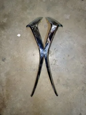 Mazda 2 /Mada Demio Grill Chrome.