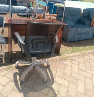 1m Lockable Office Desk With Mesh Chair Hf9uh