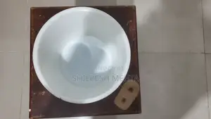 White Curry Serving Bowl. (Cracked)