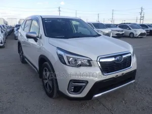 Subaru Forester Premium AWD 2019 White