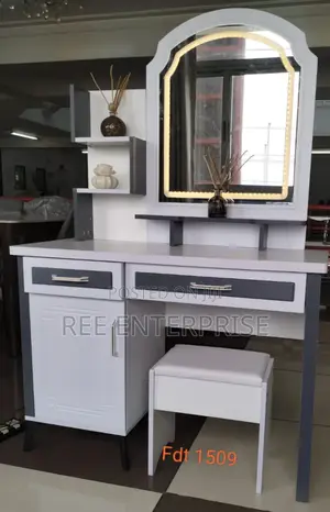 Executive Big Dressing Table With Sliding Mirror