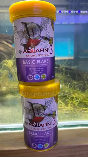 Aquafin 22g Natural Fish Flakes – Easy Feeding Small Tanks