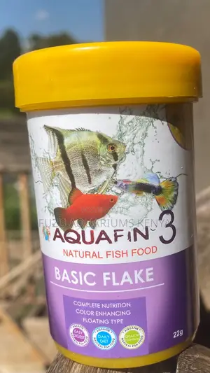 Aquafin Natural Flakes Perfect for Tropical Freshwater Fish