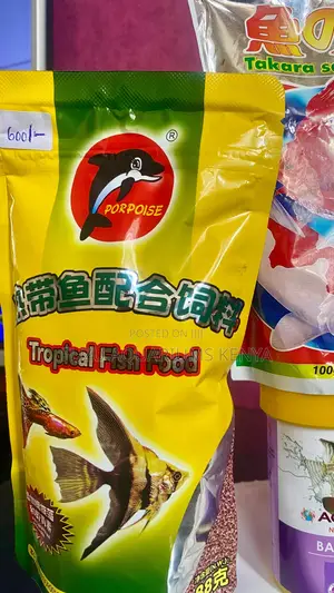 Tropical Flakes – Floating Food for Easy Feeding
