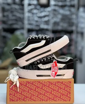 Vans Knu Skool VLT Lx Suede 
Sizes : 39_45
 KSH