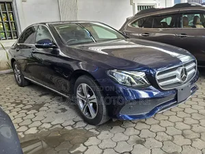Mercedes-Benz E200 2018 Blue
