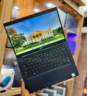 Laptop Dell Latitude 7390 8GB Intel Core i7 SSD 256GB