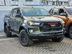 Toyota Hilux SR5 4x4 2018 Green